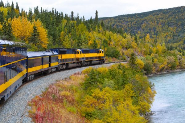 These 6 U.S. Scenic Train Rides Offer The Best Fall Views This Year 